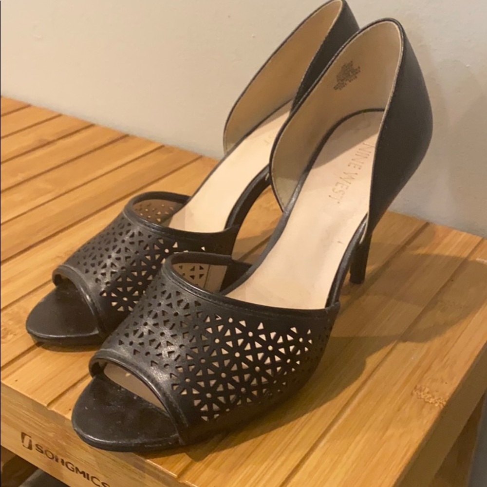 Nine West laser cut sandals size 8